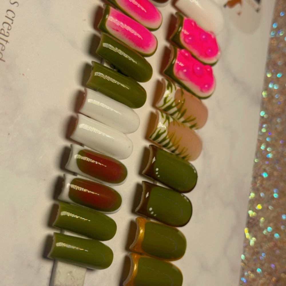 Press on nails